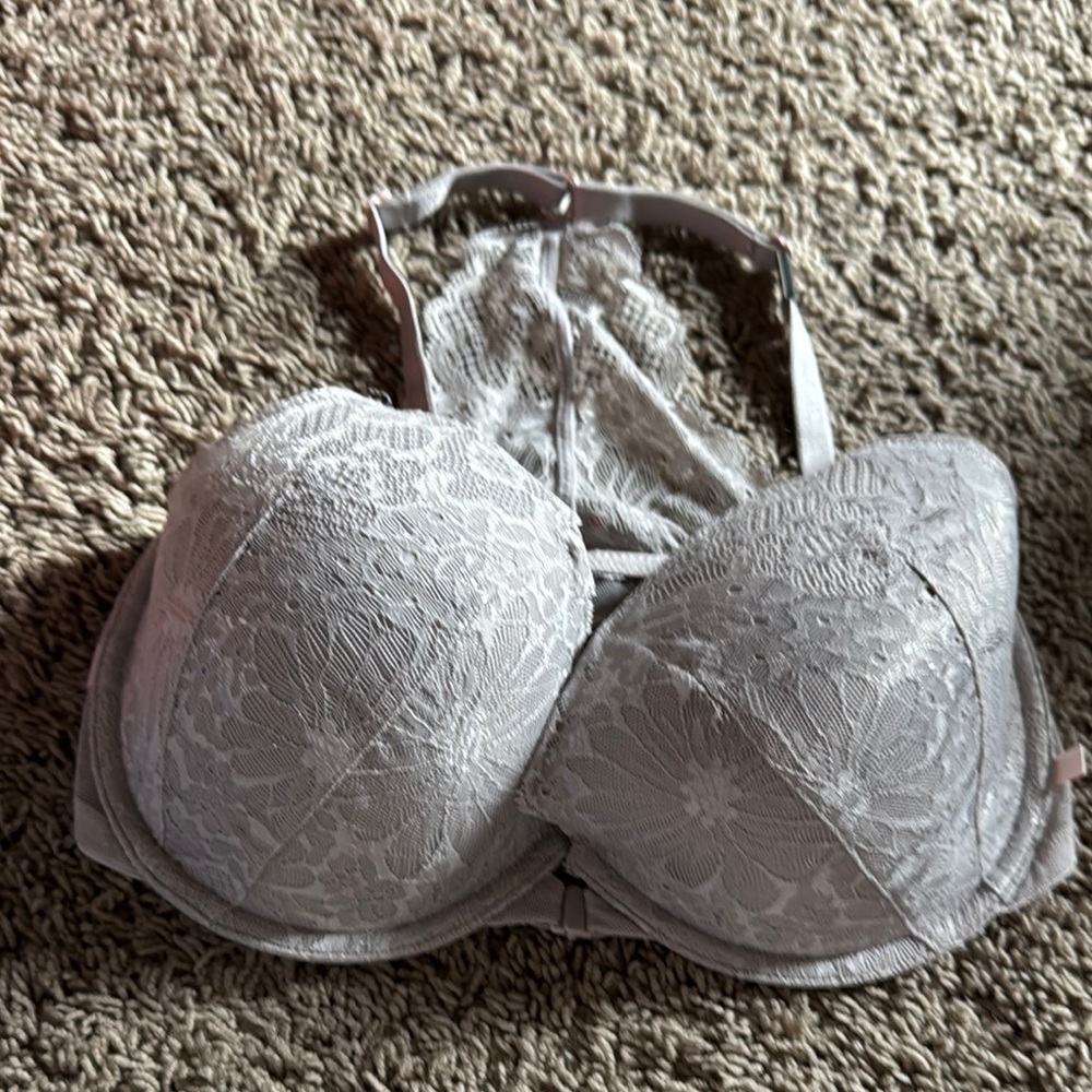 Victoria's Secret White Lace Underwire Bra